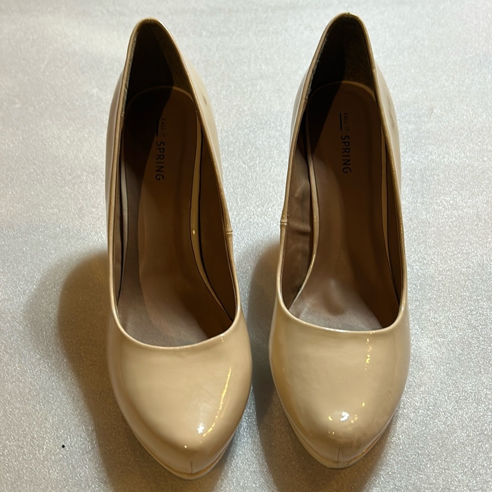 Call it Spring patent pumps size 9